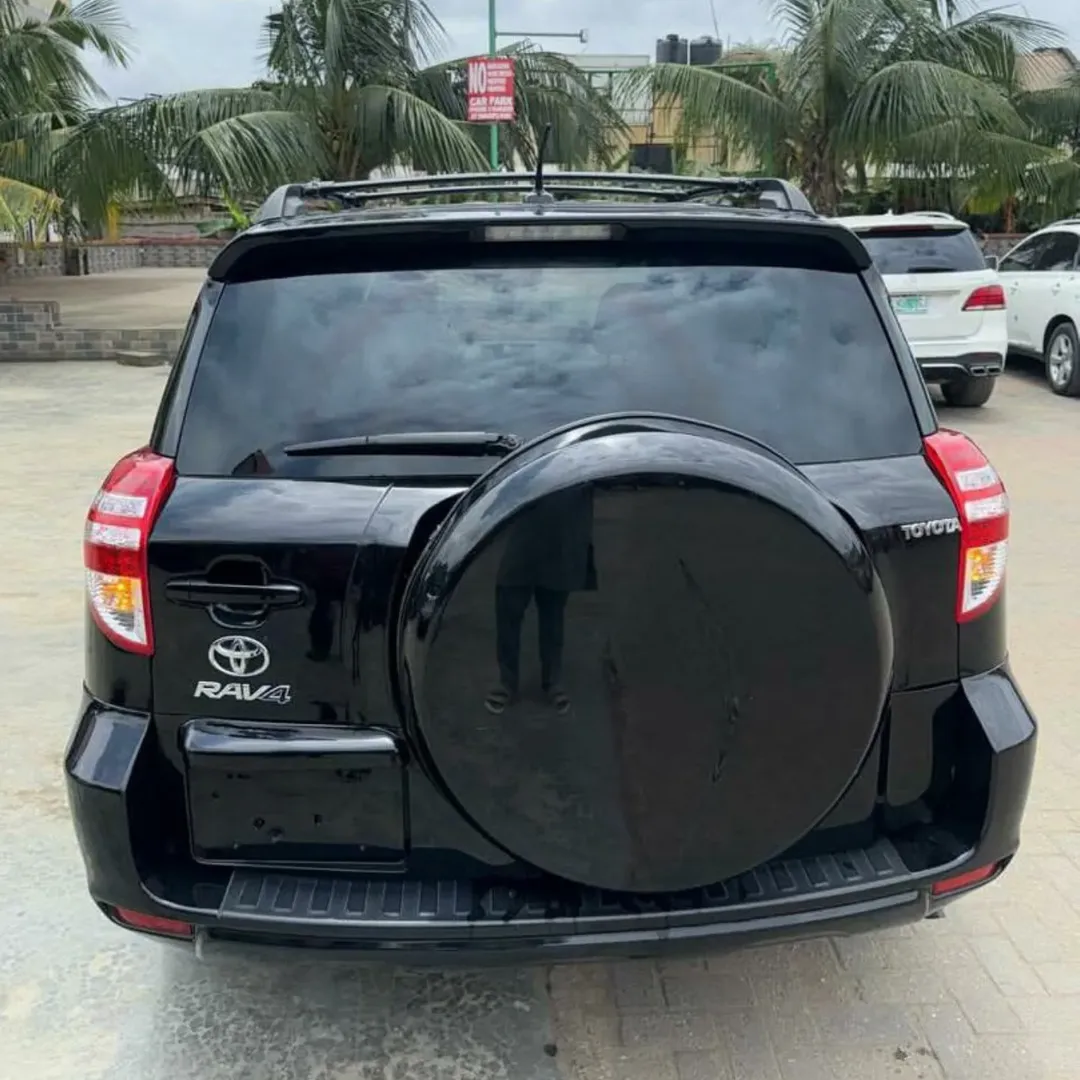 Luxury 2012 RAV4 Limited: Sunroof & Papers