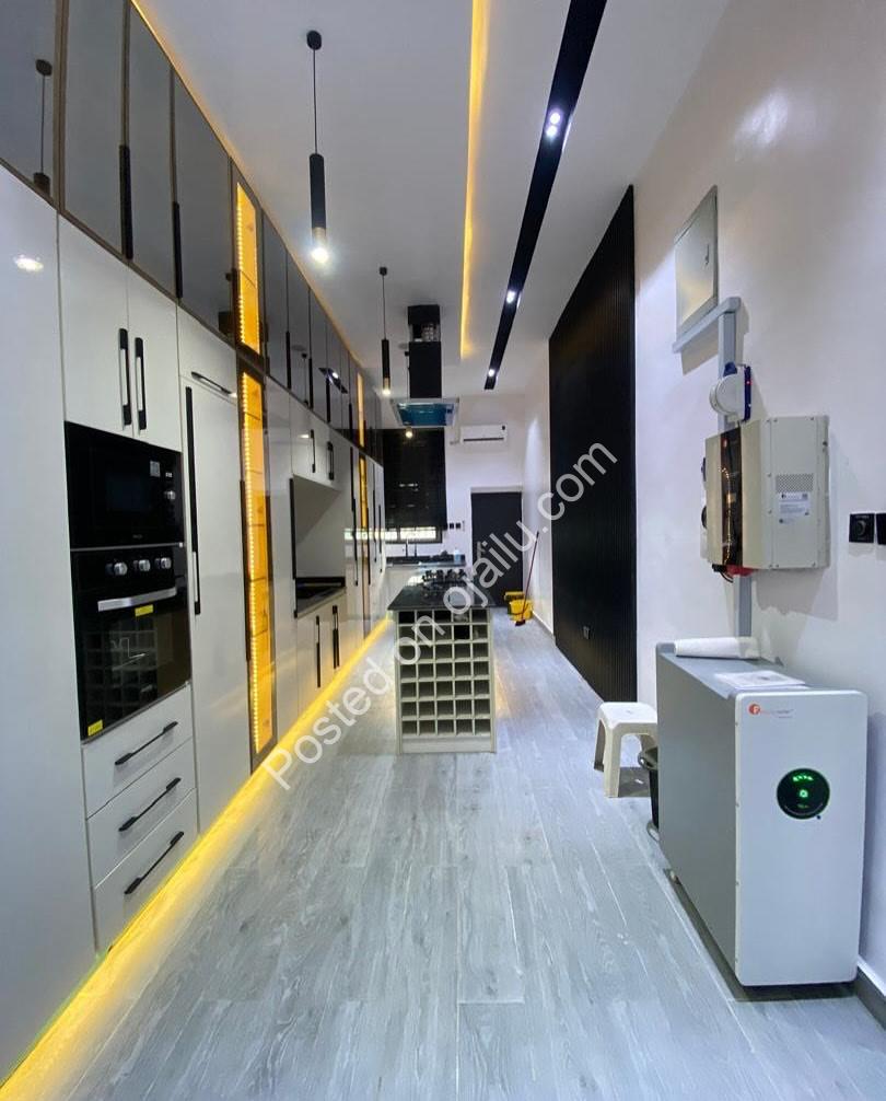 Spacious 5-Bedroom Haven in Prime Lekki