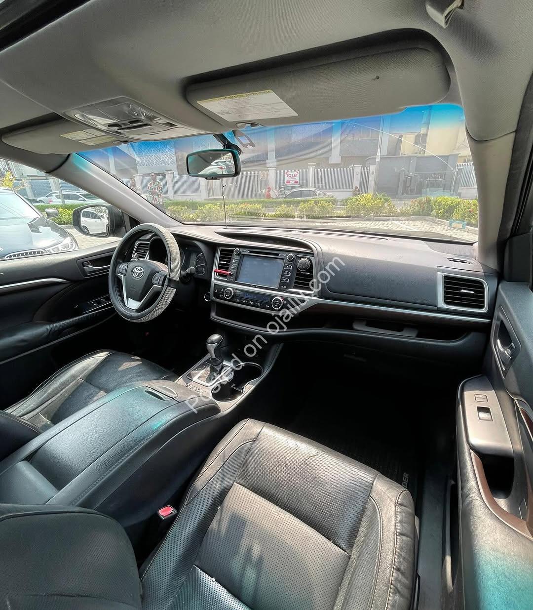 2019 Toyota Highlander XLE AWD: Sunroof & Tech-Loaded Luxury SUV