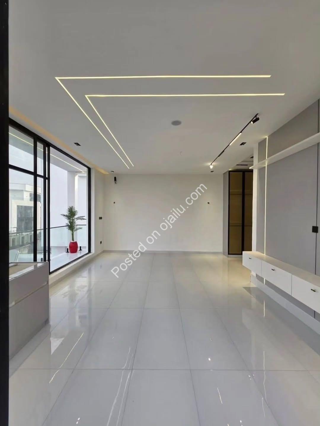 Exquisite 5-Bedroom Haven with Pool & Cinema in Lekki