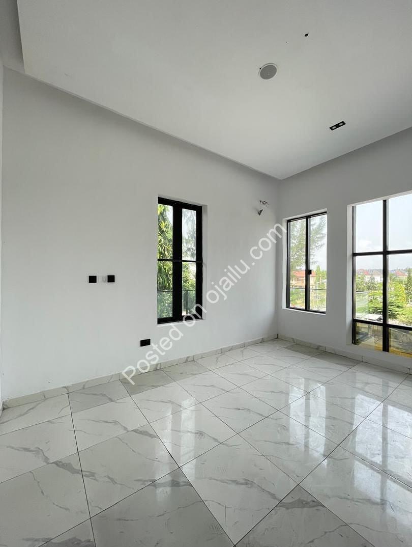 Lekki’s Ultimate 6-Bedroom Smart Home Oasis