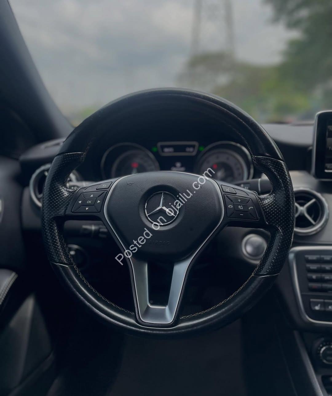 Luxury SUV: 2016 Mercedes GLA250 4MATIC