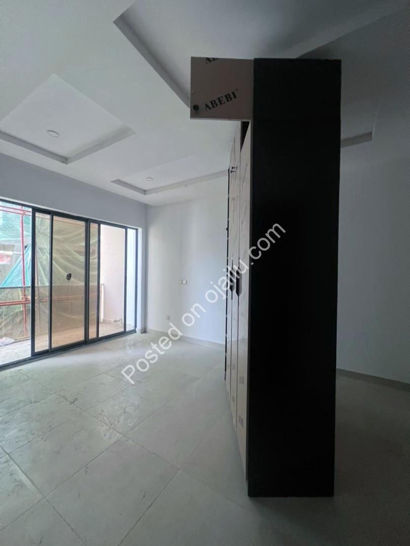 Lekki’s Finest: 4-Bedroom Haven with Cinema & Elevator