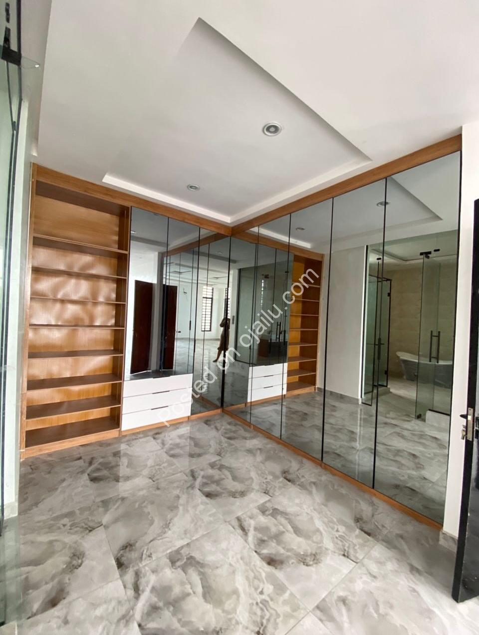 Lekki’s Ultimate 5-Bedroom Estate with Cinema & Pool