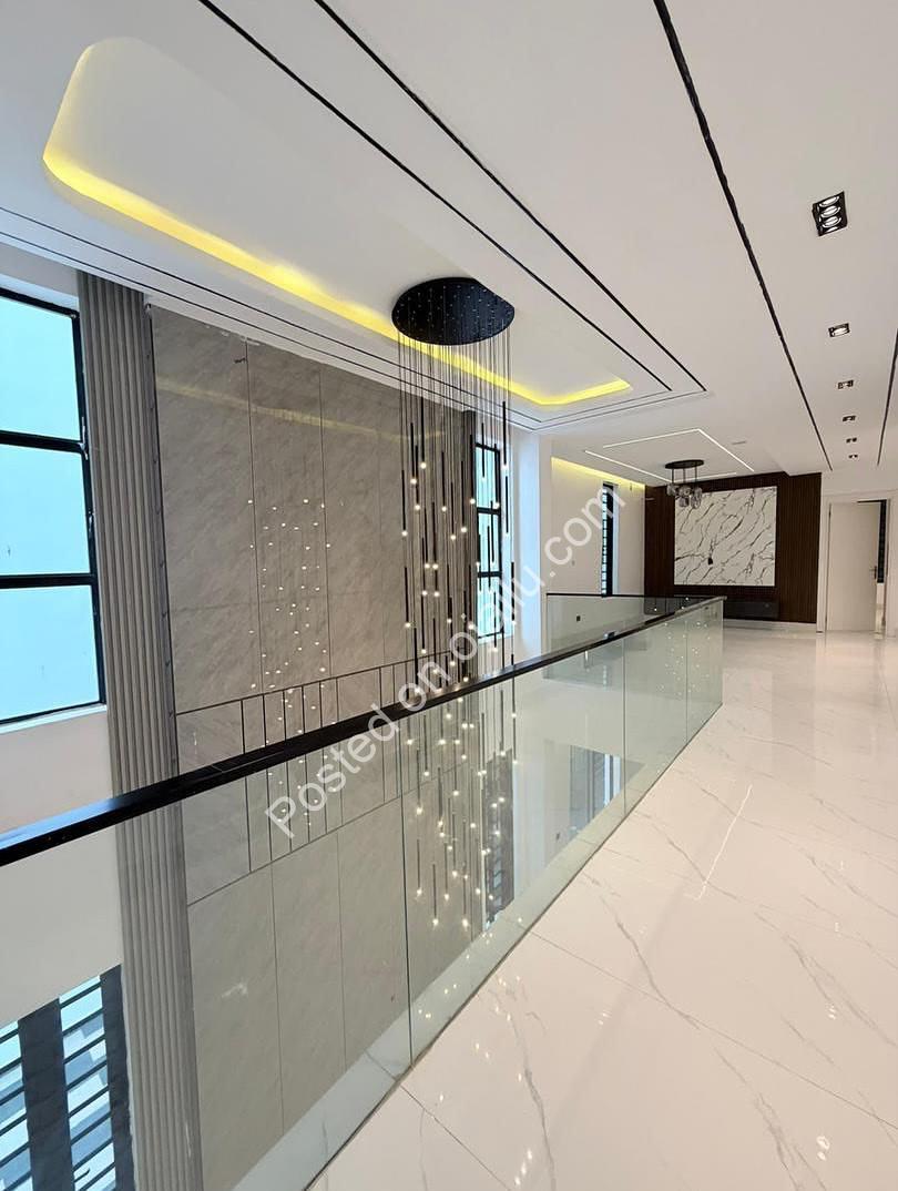 Lagos Luxury Estate: 5BR Duplex with Pool & Cinema