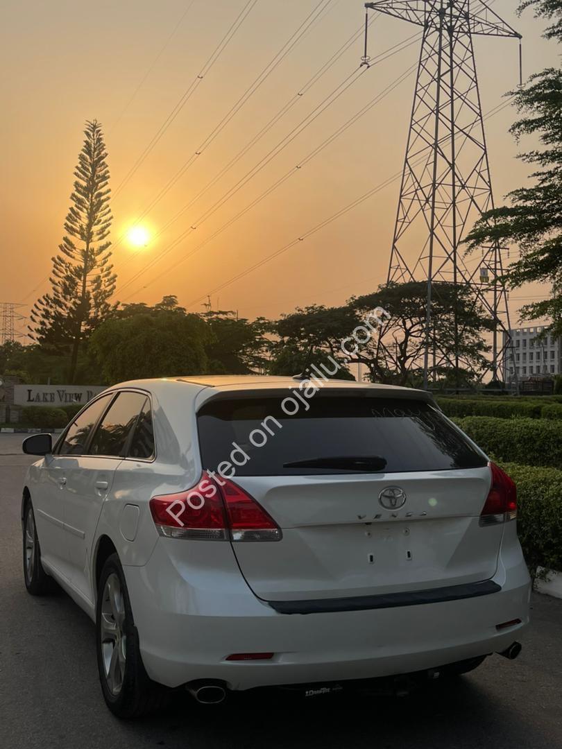 Luxury 2011 Venza XLE: Nationwide Delivery