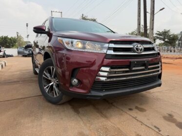 2016 Toyota Highlander XLE: Accident-Free Luxury SUV