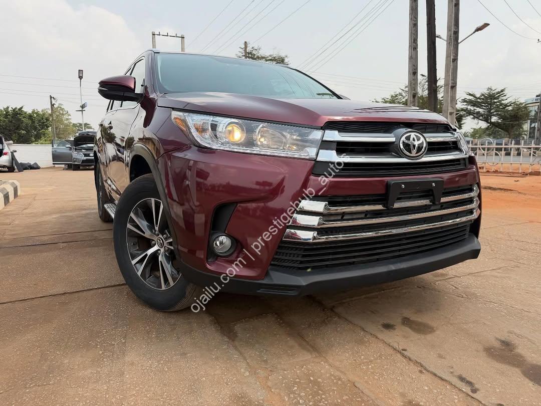 2016 Toyota Highlander XLE: Accident-Free Luxury SUV