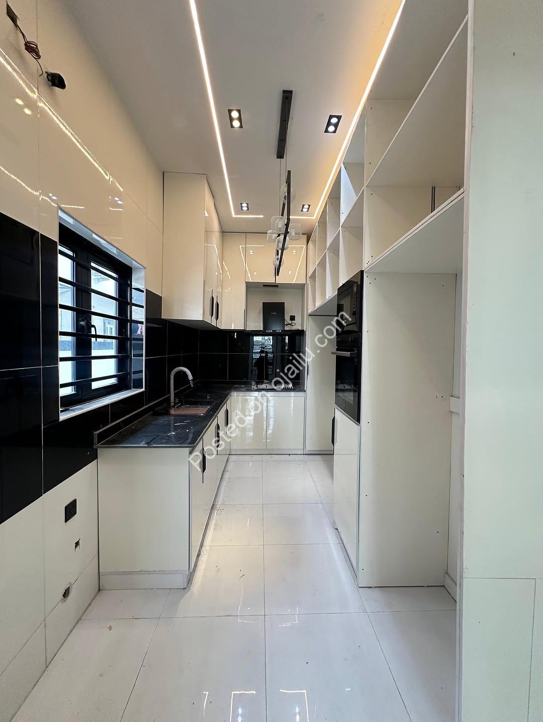 Lekki’s Finest: 4-Bedroom Smart Home in Orchid