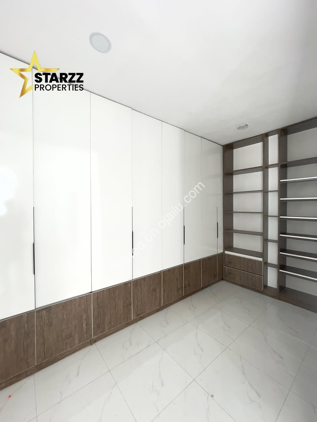 Chevron’s Finest: 5-Bedroom Masterpiece with Lavish Ensuites