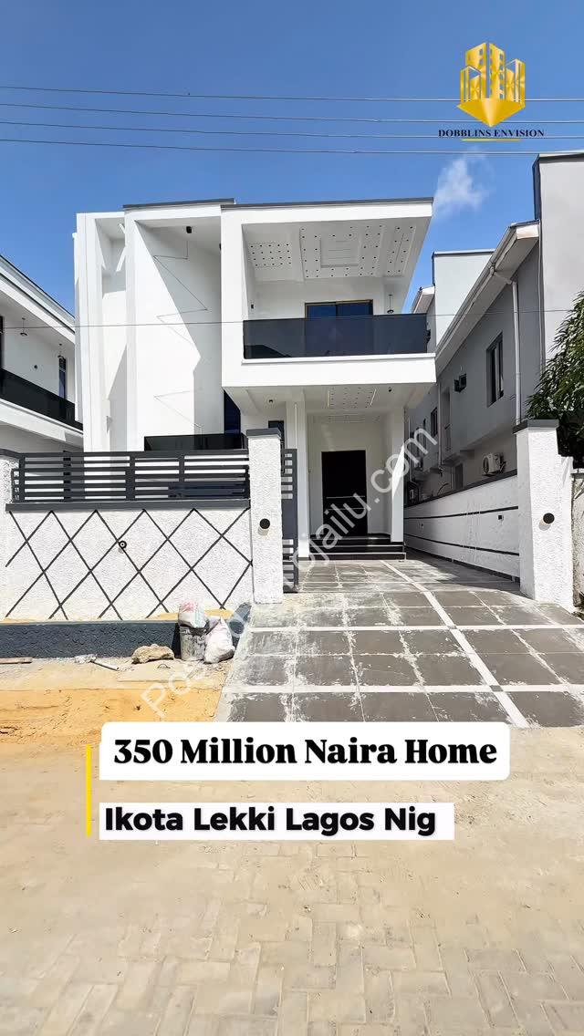 Stunning 5-Bed Poolside Duplex in Secure VGC Estate