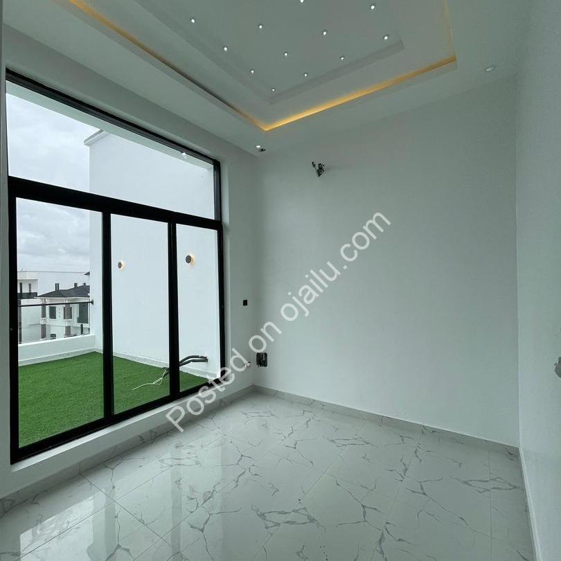 Exquisite 5-Bed Lekki Duplex with Cinema & Pool