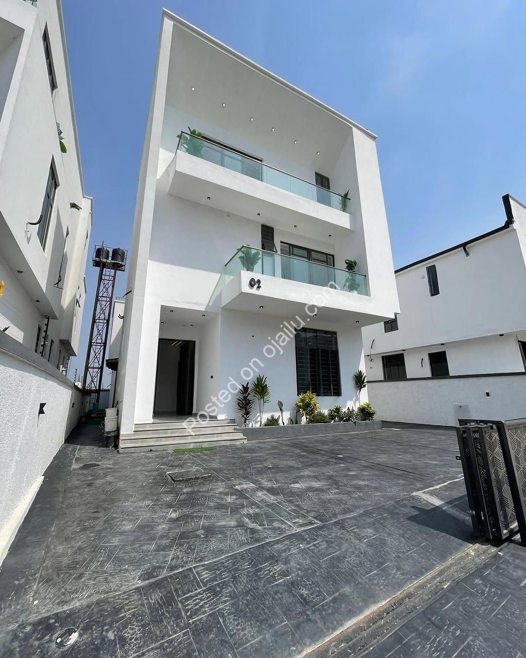 Exquisite 5-Bedroom Smart Home with Pool & Cinema in Chevron