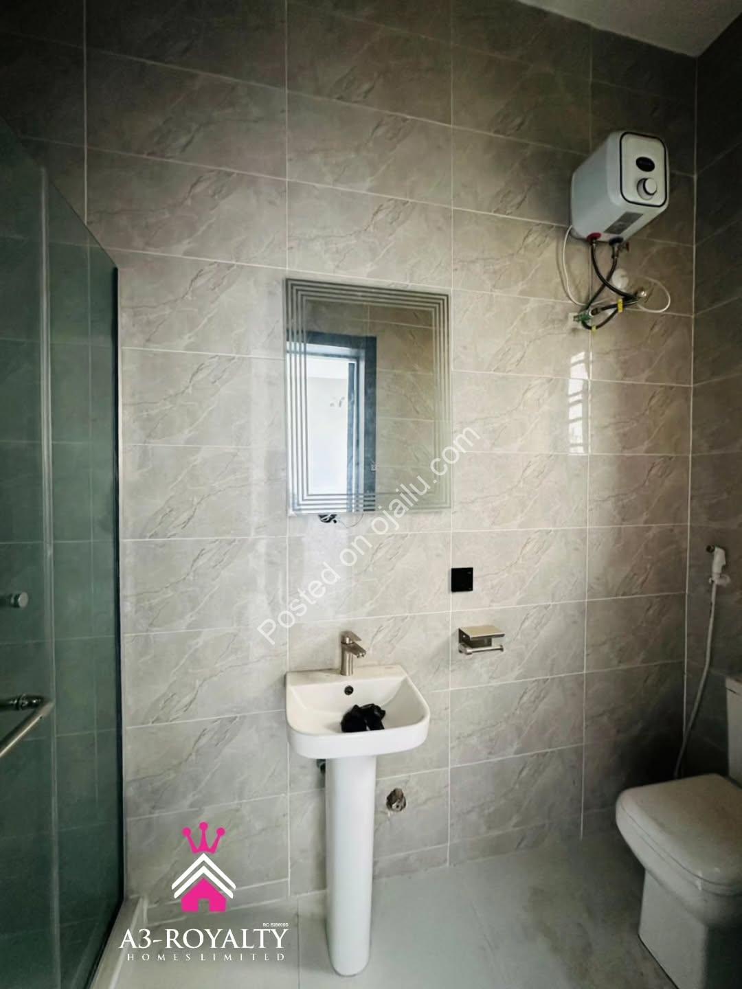 Move-In Ready 5-Bed Duplex in VGC Estate