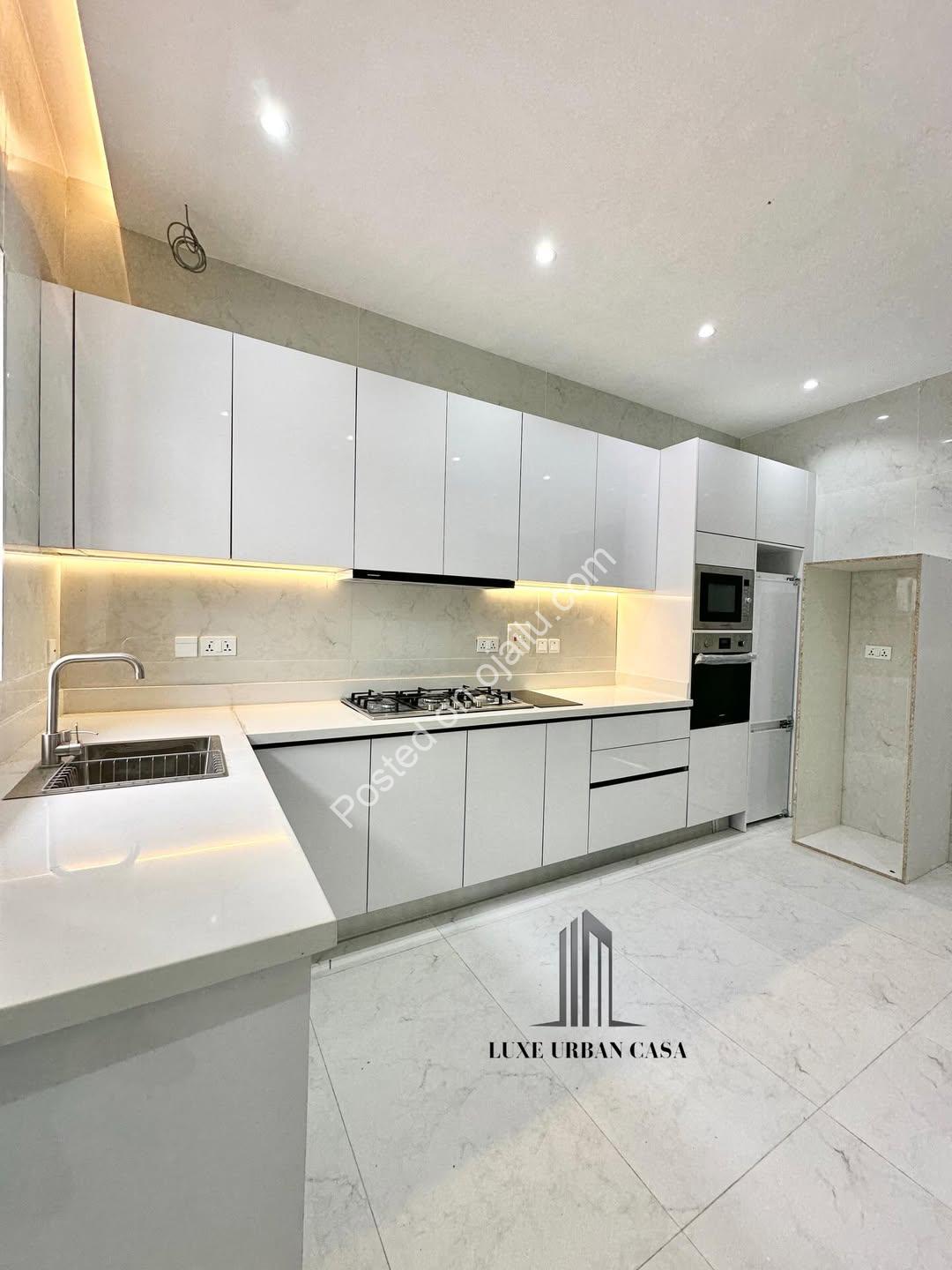 Elegant 4BR Terrace in Chevron | Premium Living