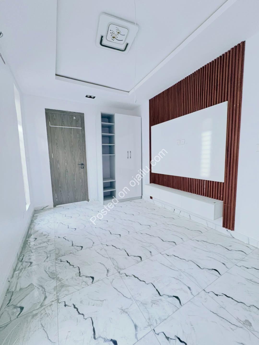 Sleek 5-Bed Duplex with Pool & Gym in Ikota