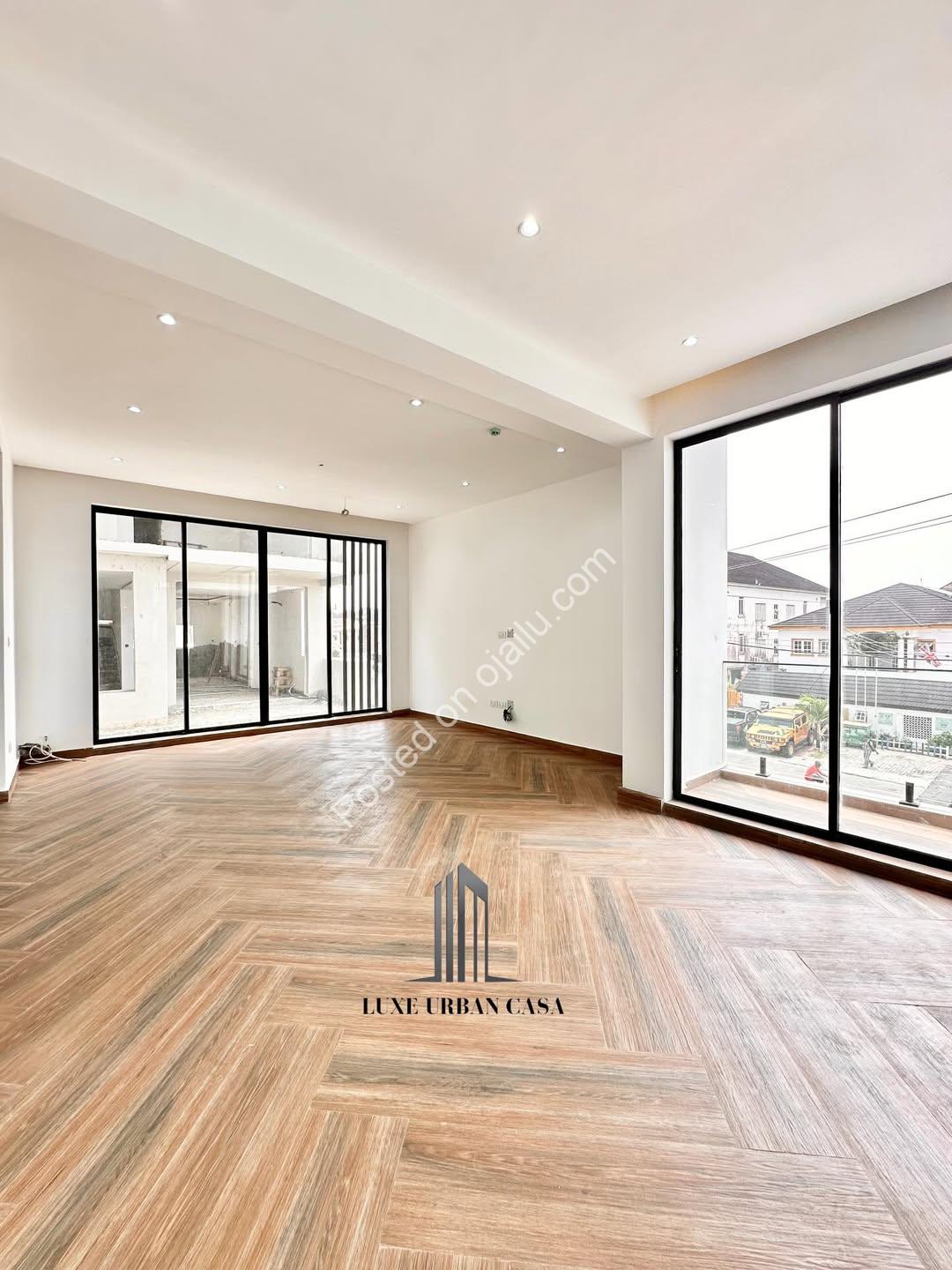 Elegant 4BR Terrace in Chevron | Premium Living