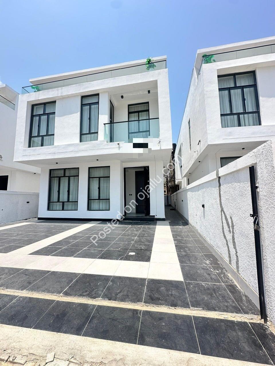 Spacious 5-Bed Duplex with BQ in Prime Lekki