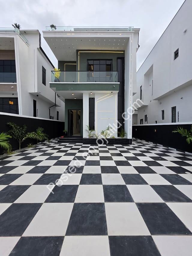 Elegant 5-Bed Dulex with Pool in Ajah Lekki