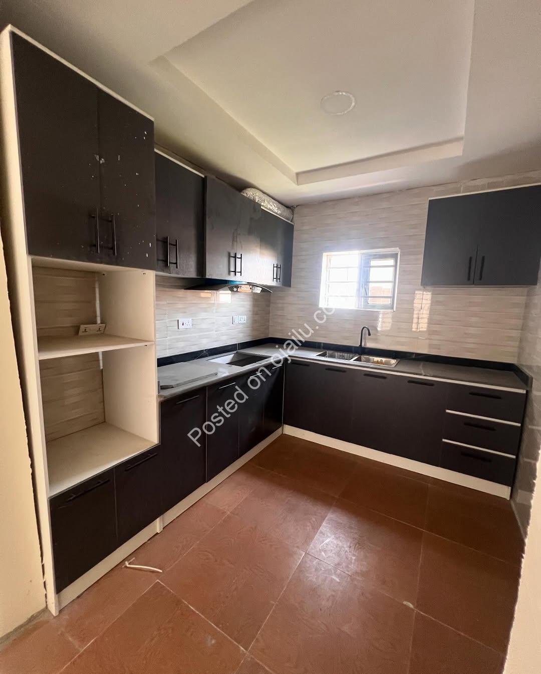 Lagos Luxury: 2-Bed Ensuite with Pool in Ikota