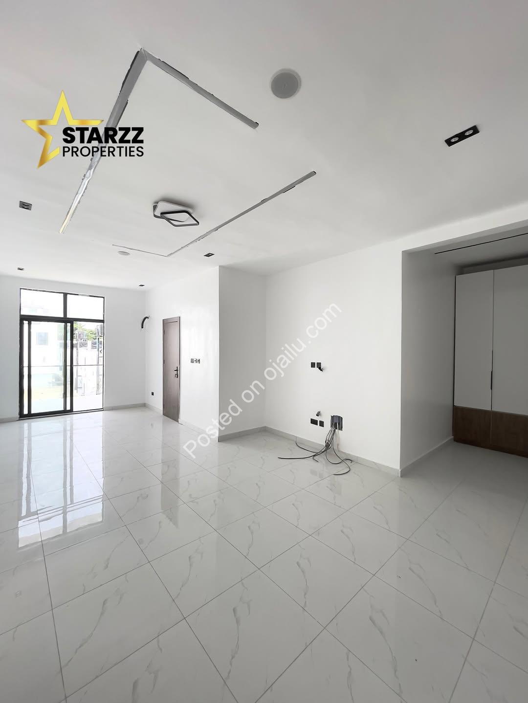 Brand New Chevron Haven: 4-Bed Ensuite Duplex with Luxury Finishes