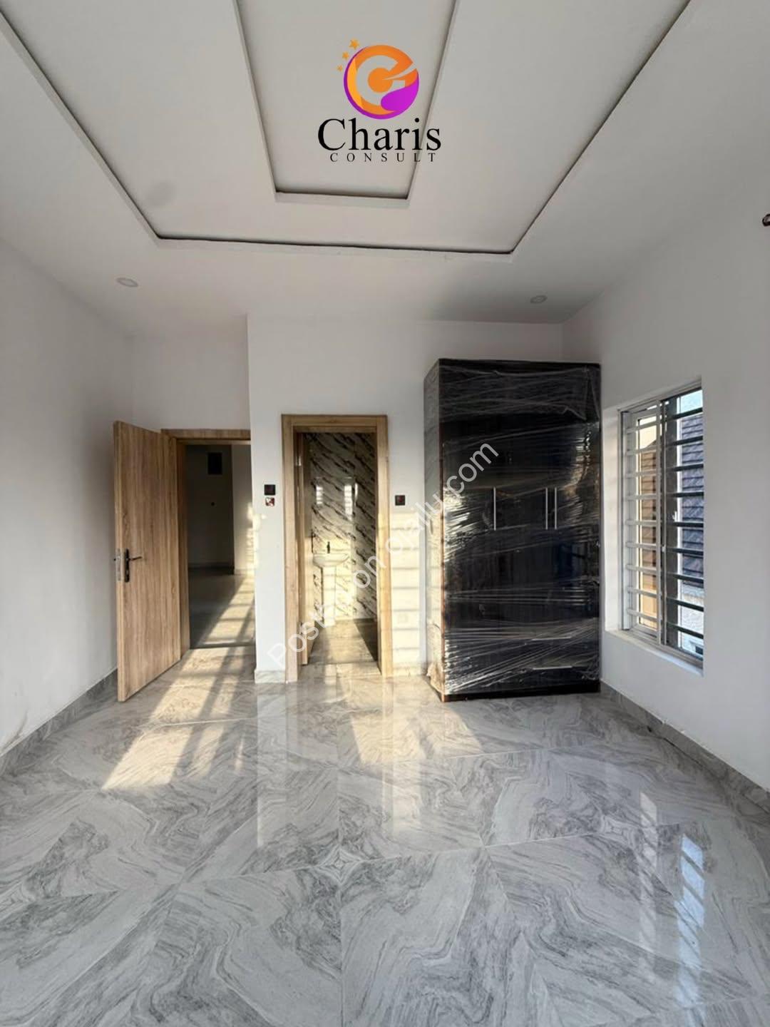 Grand 5-Bed Duplex with BQ in Prime Ibadan Estate