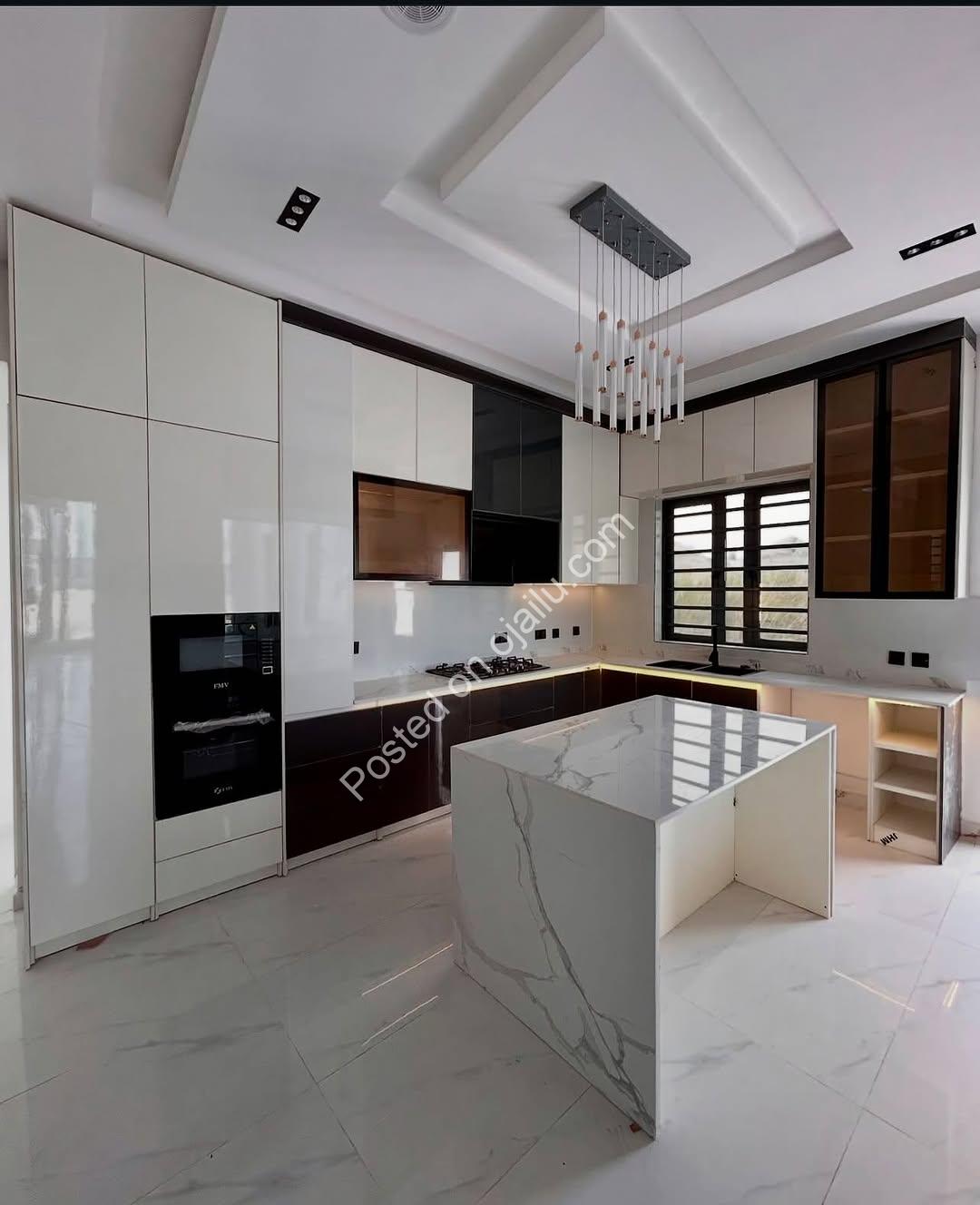 Dream Home with Pool, Cinema & Rooftop Terrace