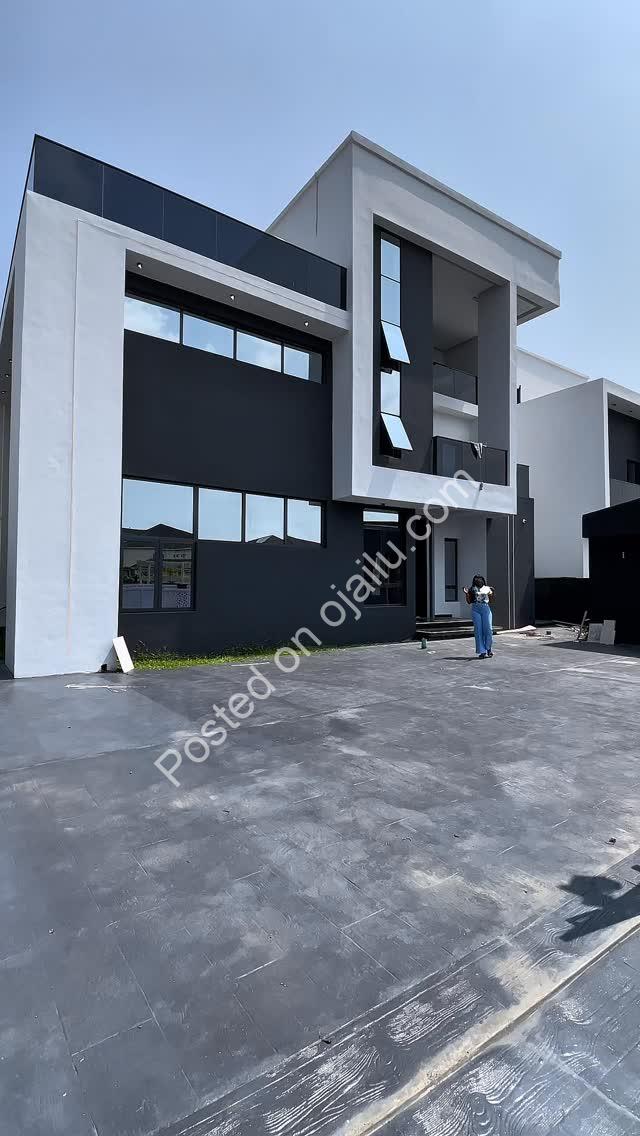 Opulent 5-Bed Duplex with Pool & Cinema in Lekki