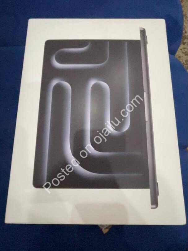 Unleash Power: 2025 MacBook Pro M5, 1TB, Space Black