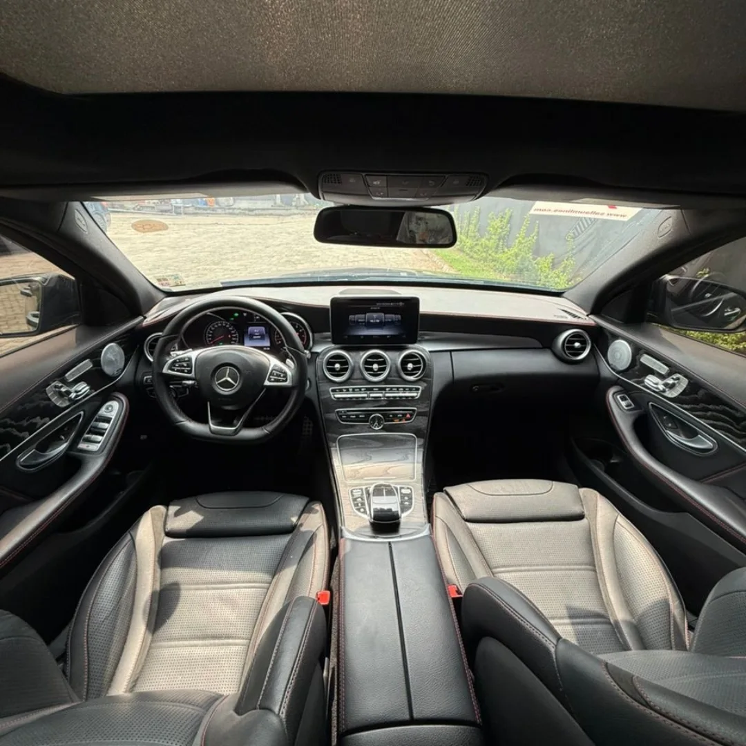 Luxury Loaded 2016 C450: Full Option, Accident-Free!