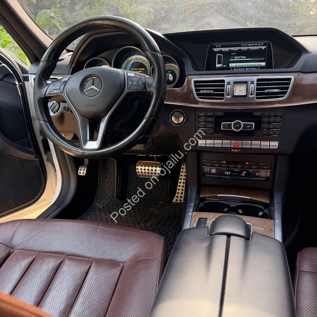 Luxury 2014 Mercedes E350: Panoramic Roof & Keyless Entry