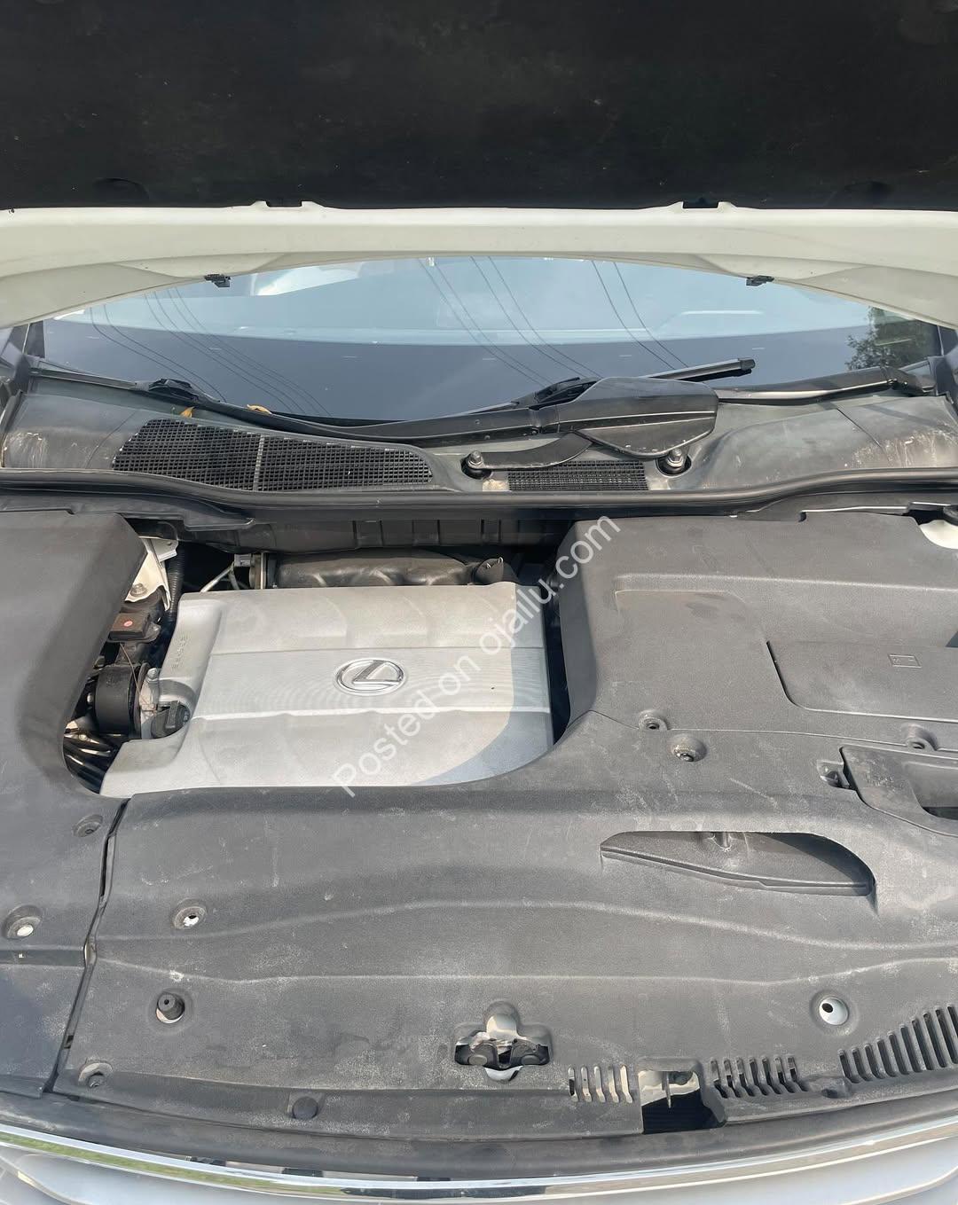 Luxury 2015 Lexus RX350: Sunroof & Tech