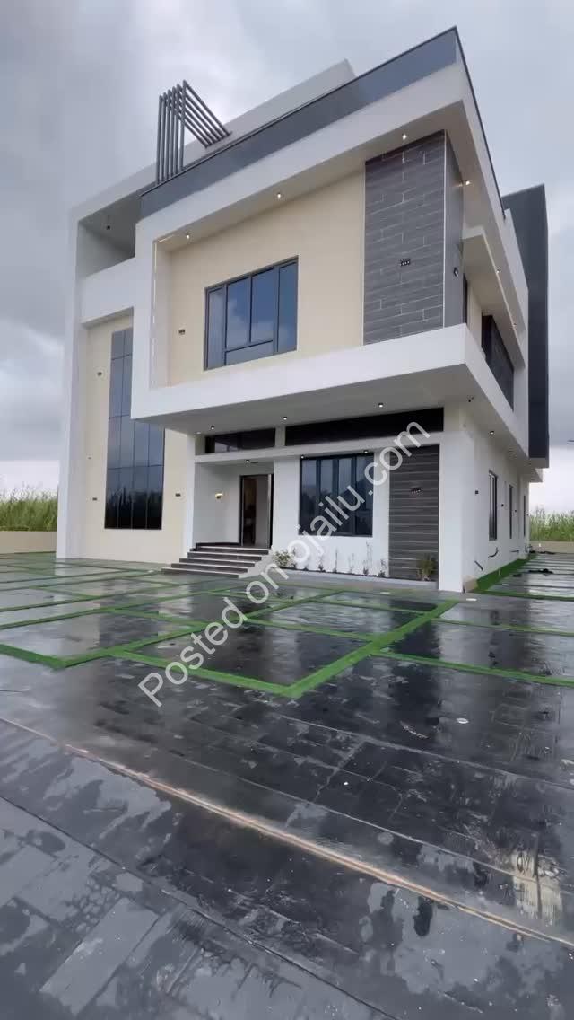 Grand 5-Bed Duplex with Pool & Cinema in Lekki