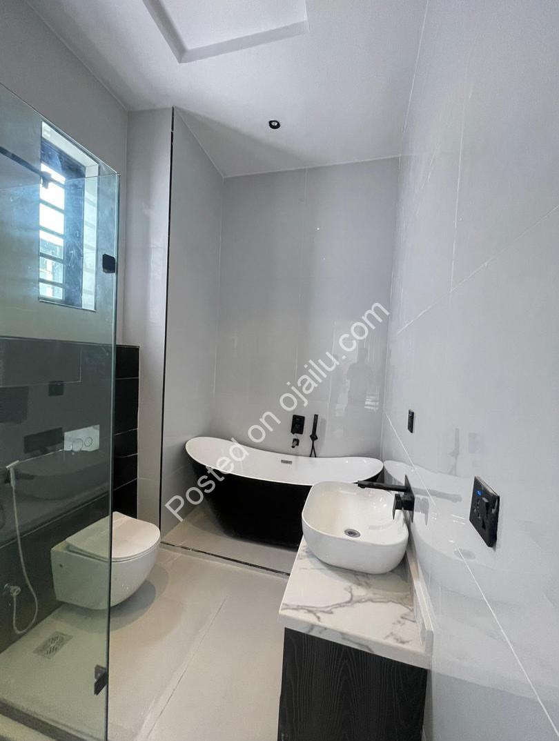 Lavish 5-Bedroom Duplex in Prime Ajah