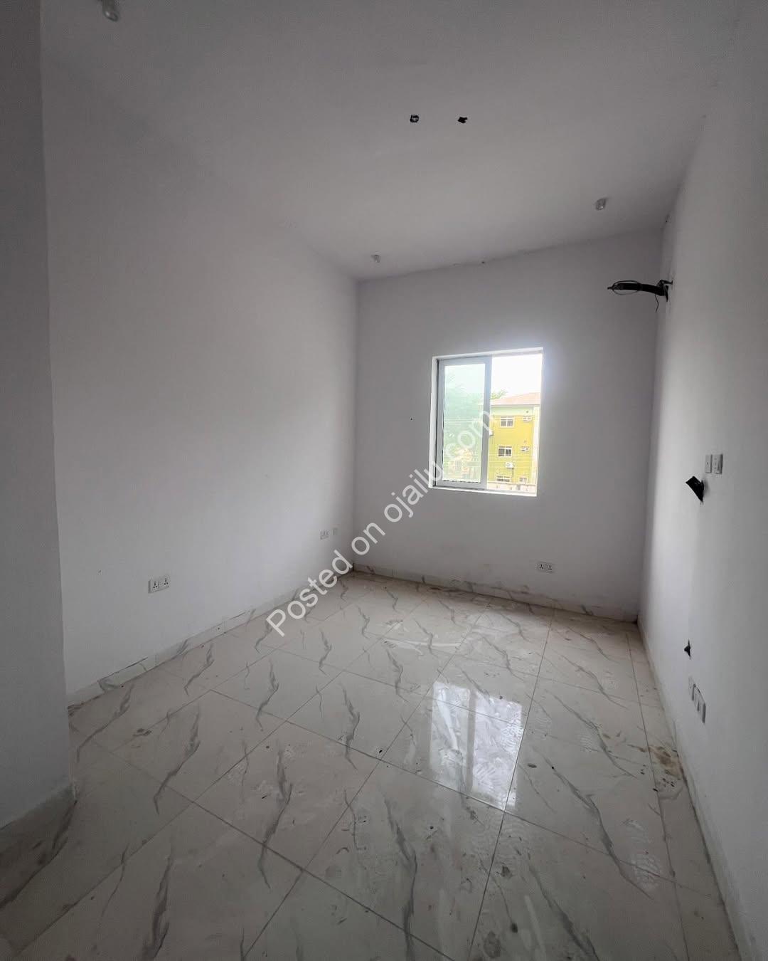 Lekki’s Finest: 2-Bed Ensuite Haven in Prime Ikate