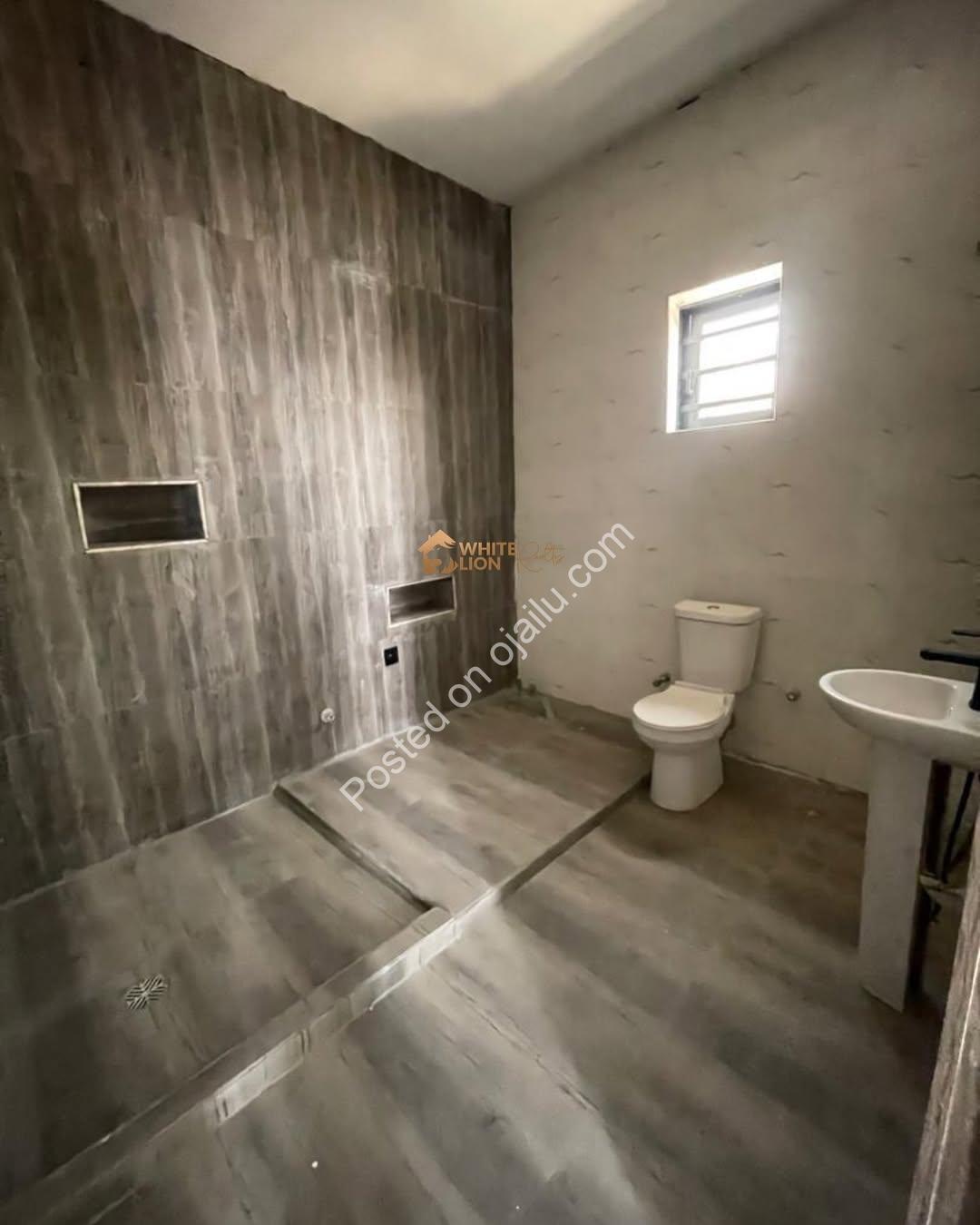 Sleek 4-Bed Duplex with Premium Finishes in Lekki