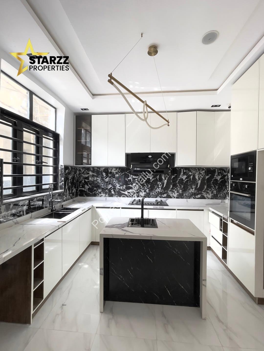 Brand New Chevron Haven: 4-Bed Ensuite Duplex with Luxury Finishes