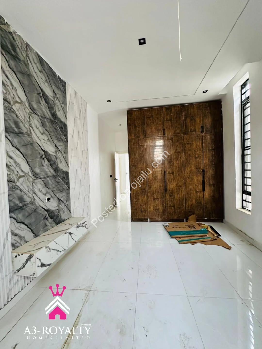 Luxury 5-Bed Duplex with Pool & Gym in Lekki