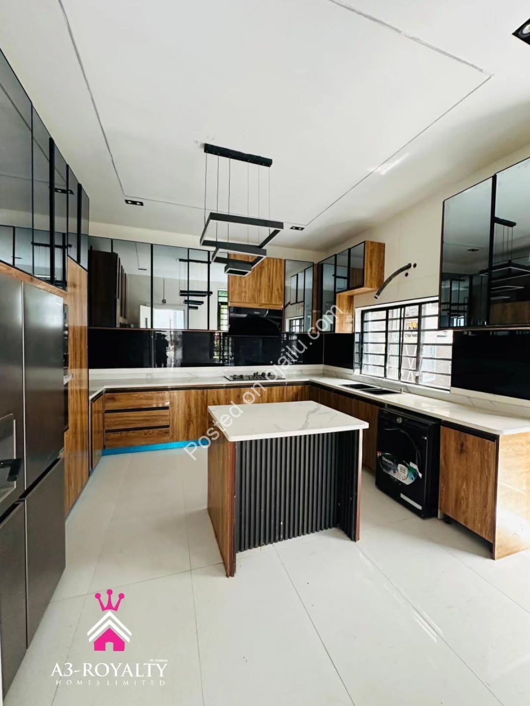 Luxury 5-Bed Duplex with Pool & Gym in Lekki