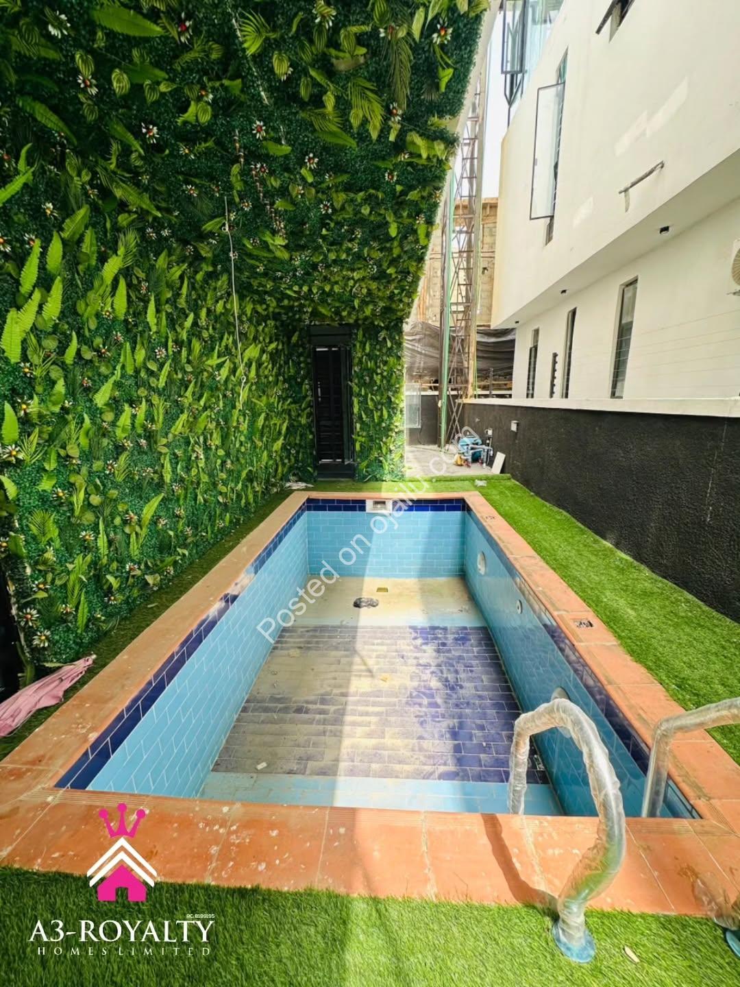 Luxury 5-Bed Duplex with Pool & Gym in Lekki