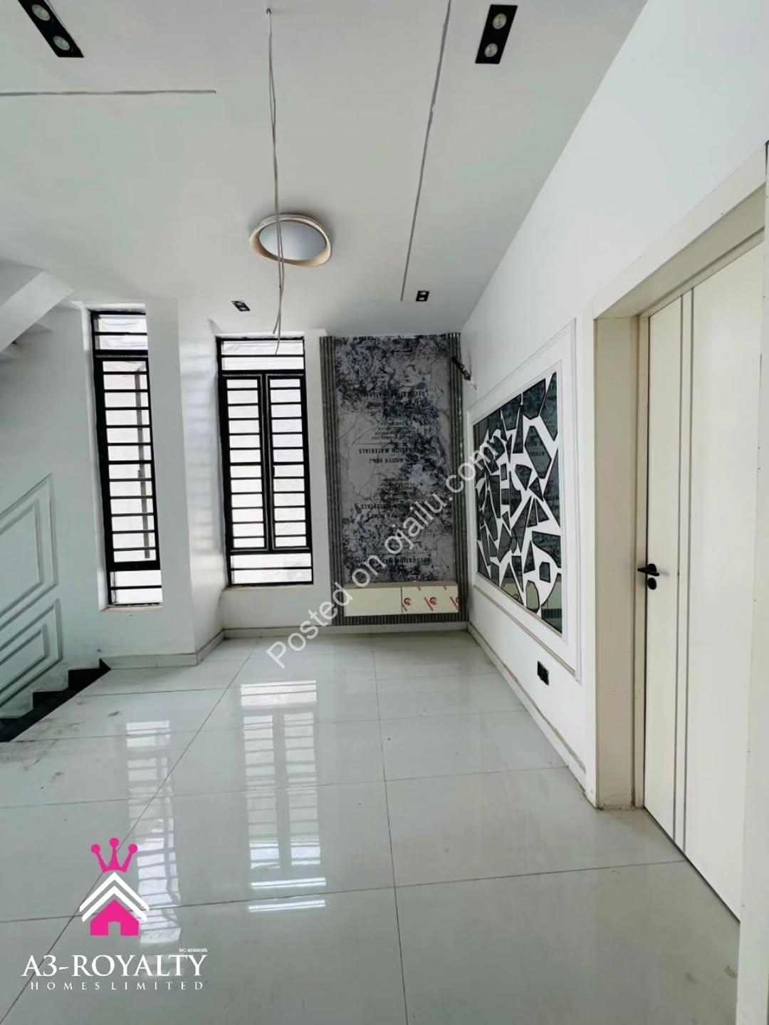 Luxury 5-Bed Duplex with Pool & Gym in Lekki