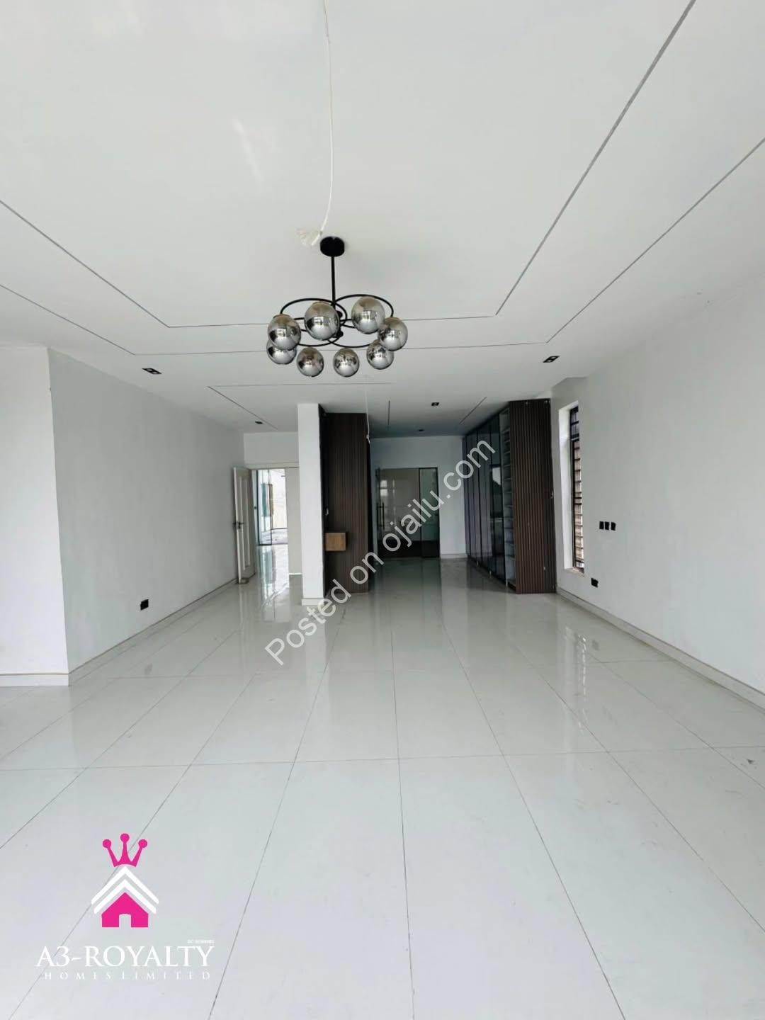 Luxury 5-Bed Duplex with Pool & Gym in Lekki