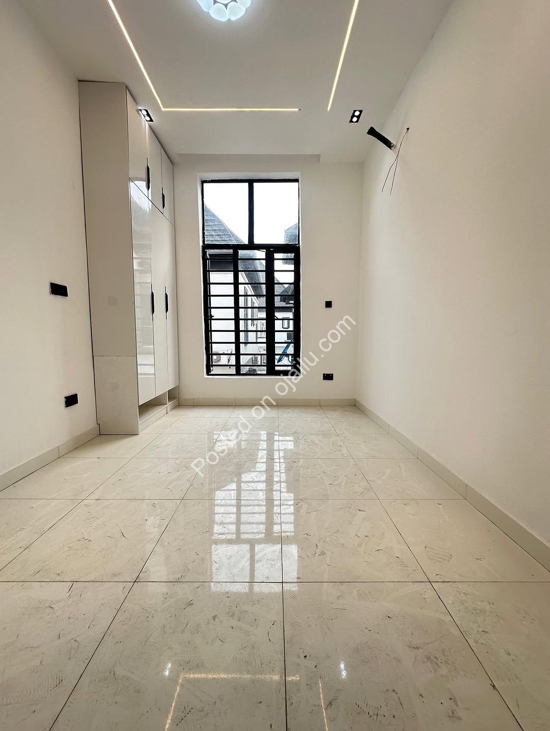 Lekki’s Finest: 4-Bedroom Smart Home in Orchid