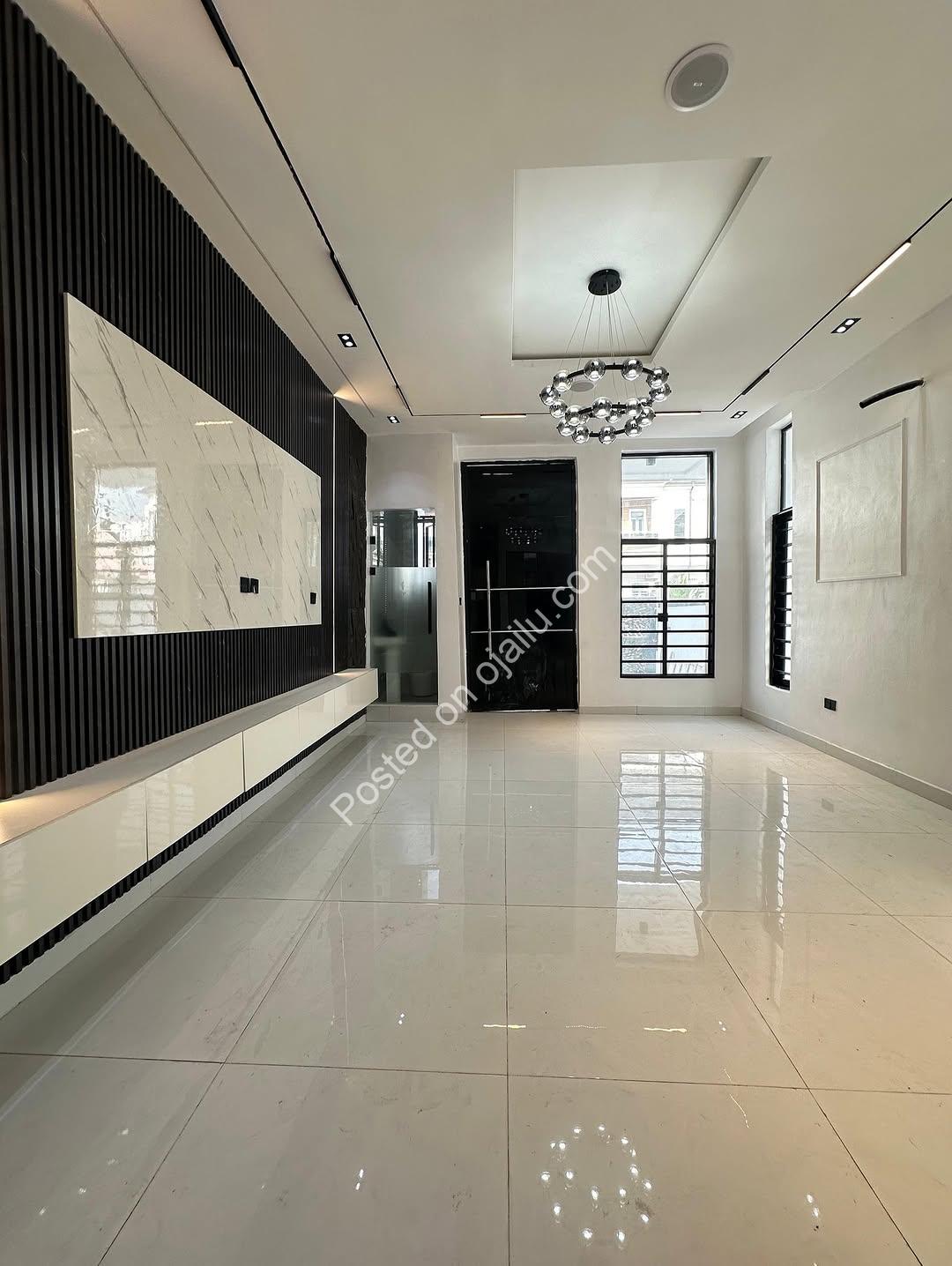 Lekki’s Finest: 4-Bedroom Smart Home in Orchid