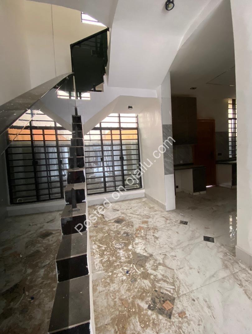 Exquisite 4-Bed Terraced Duplex in Prime Lekki