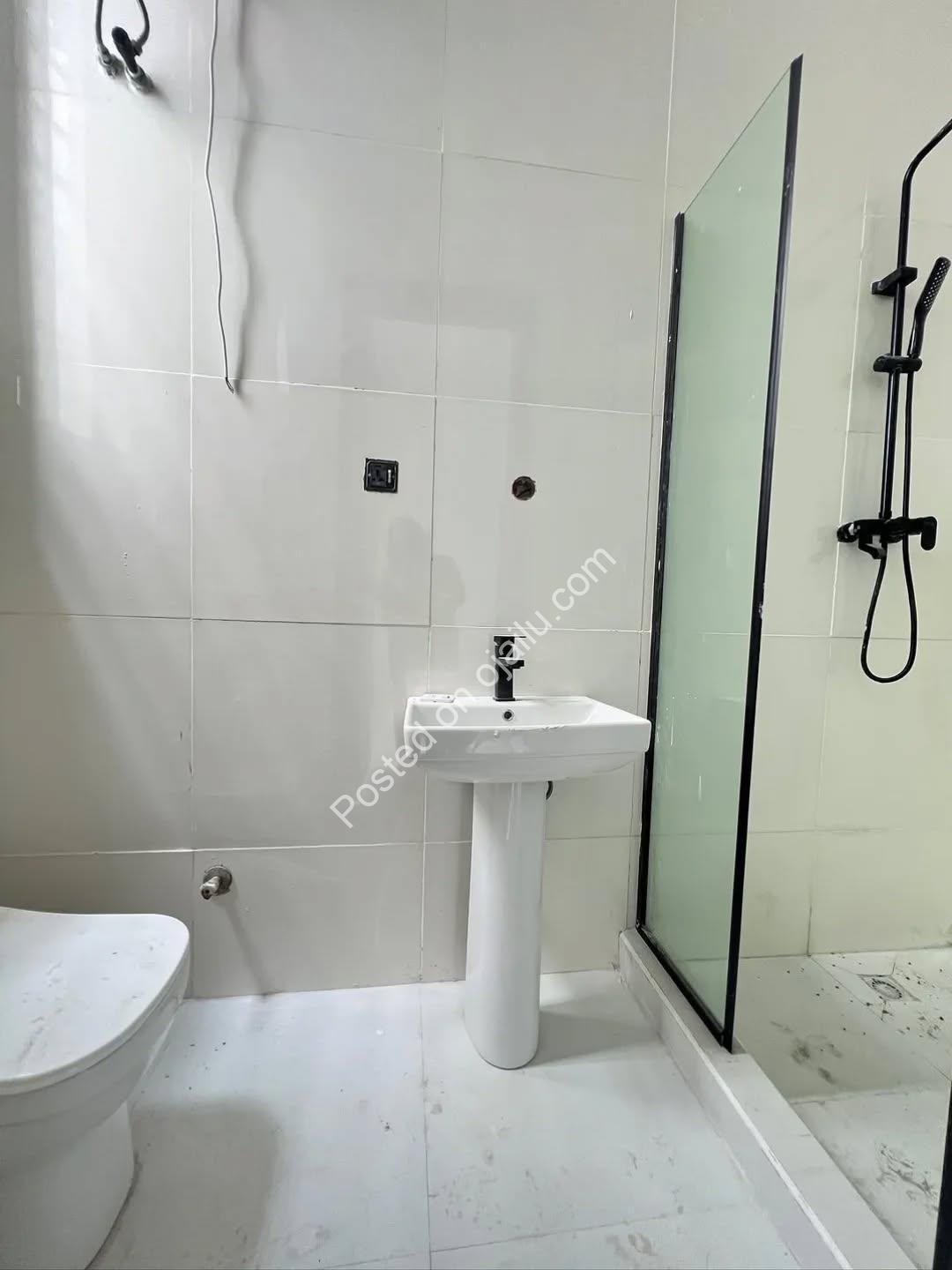 Modern 5-Bed Duplex in Lekki: Pool, Security & Luxury