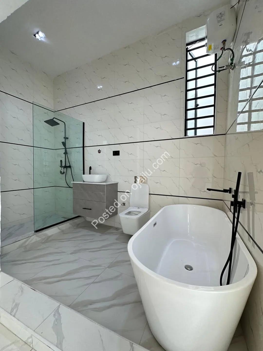 Modern 5-Bed Duplex in Lekki: Pool, Security & Luxury