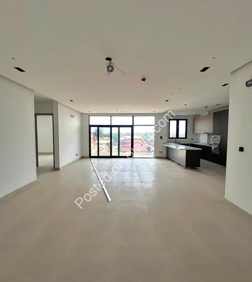 Elevated Lekki Living: Rooftop Pool & 24/7 Security