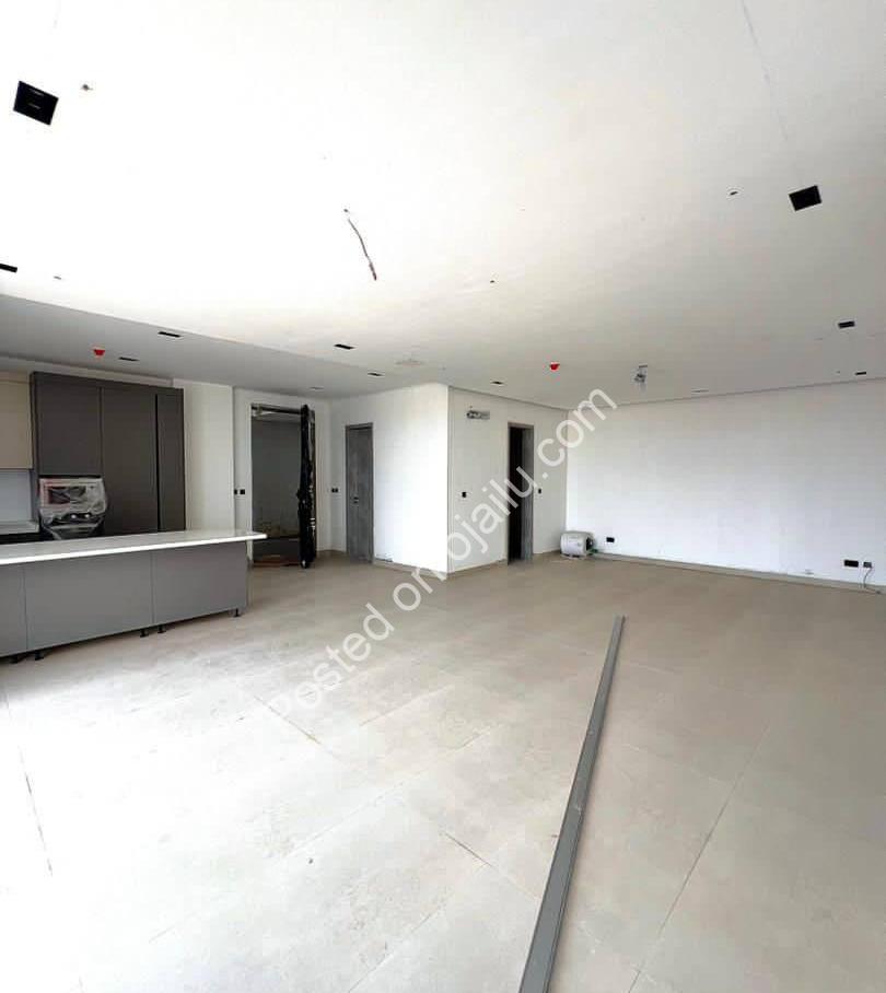 Elevated Lekki Living: Rooftop Pool & 24/7 Security