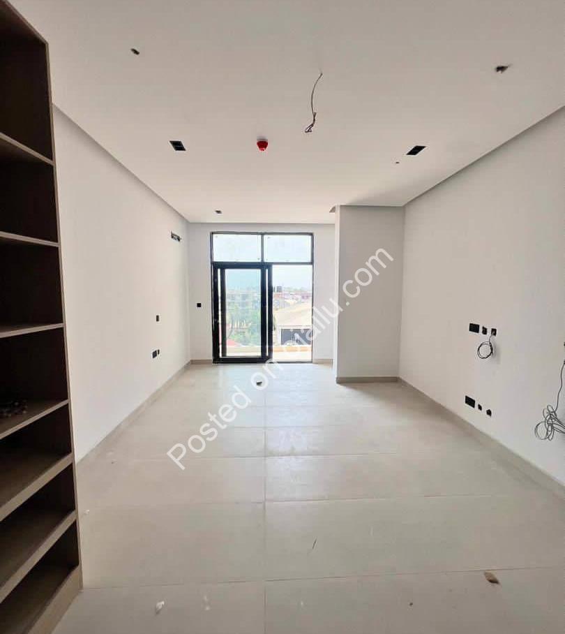 Elevated Lekki Living: Rooftop Pool & 24/7 Security